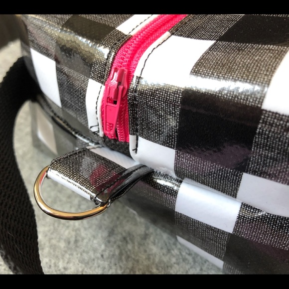 Vinyl Dopp Kit - Picture 2 of 4